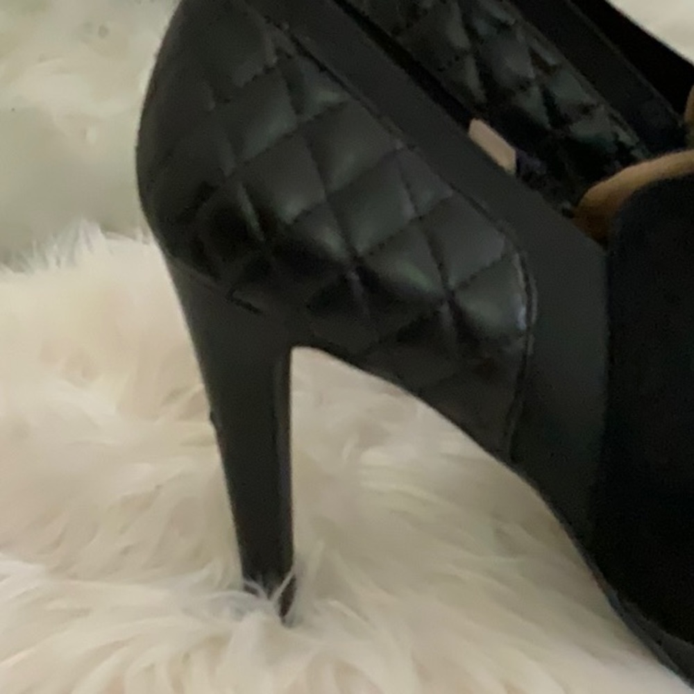 Shoes - Picture 3 of 7